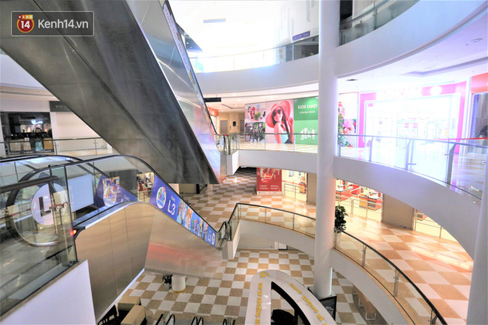 Toàn cảnh Đà Nẵng ngày đầu cách ly xã hội: Bãi biển không bóng người, bến xe dừng hoạt động - Ảnh 25.