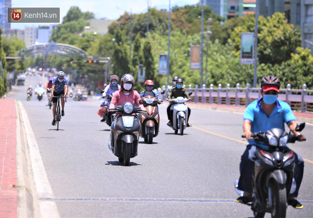 Toàn cảnh Đà Nẵng ngày đầu cách ly xã hội: Bãi biển không bóng người, bến xe dừng hoạt động - Ảnh 7.