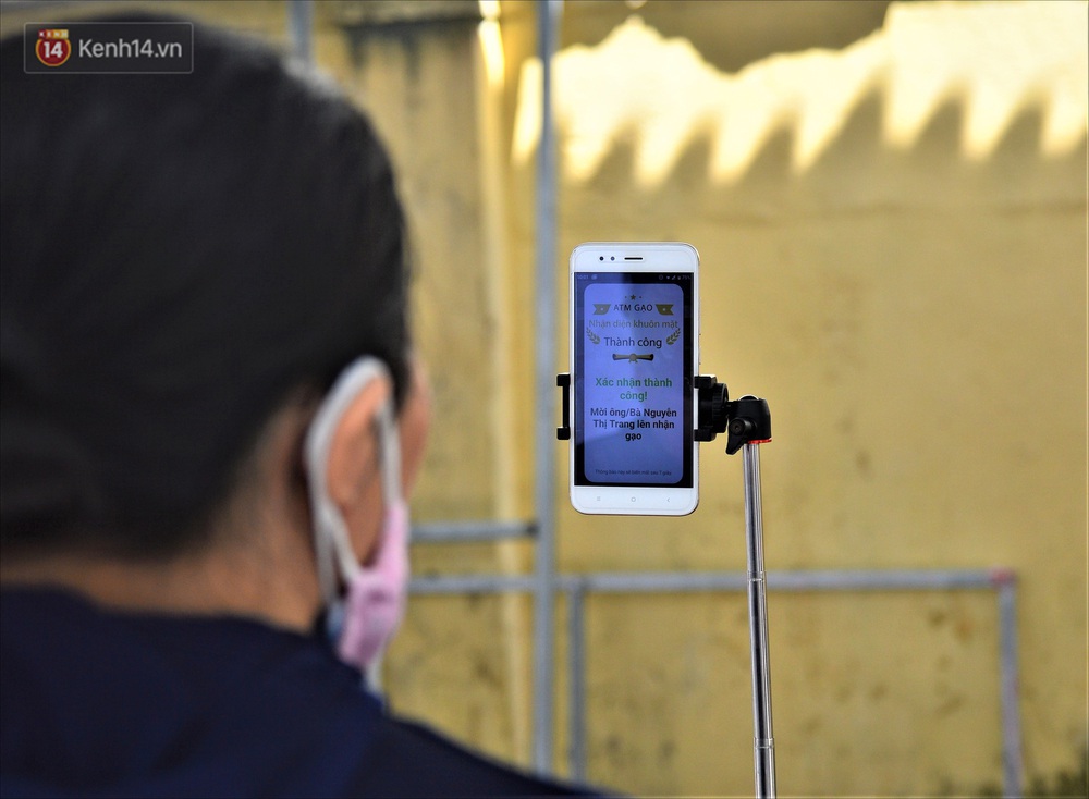 ATM gạo ứng dụng trí tuệ nhân tạo tại Đà Nẵng: Gọi điện hẹn trước 30 phút, nhận diện đúng người nghèo mới nhả gạo - Ảnh 5.