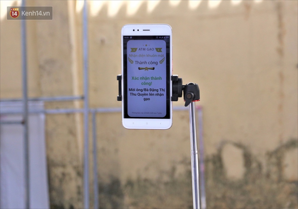 ATM gạo ứng dụng trí tuệ nhân tạo tại Đà Nẵng: Gọi điện hẹn trước 30 phút, nhận diện đúng người nghèo mới nhả gạo - Ảnh 8.
