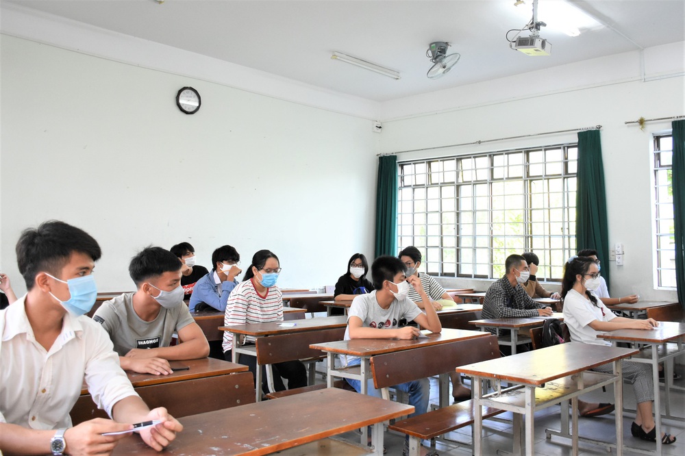 Ảnh: 11.000 sĩ tử ở Đà Nẵng được lấy mẫu xét nghiệm Covid-19 trước kỳ thi tốt nghiệp THPT 2020 đợt 2 - Ảnh 6. Ảnh: 11.000 sĩ tử ở Đà Nẵng được lấy mẫu xét nghiệm Covid-19 trước kỳ thi tốt nghiệp THPT 2020 đợt 2 - Ảnh 6.