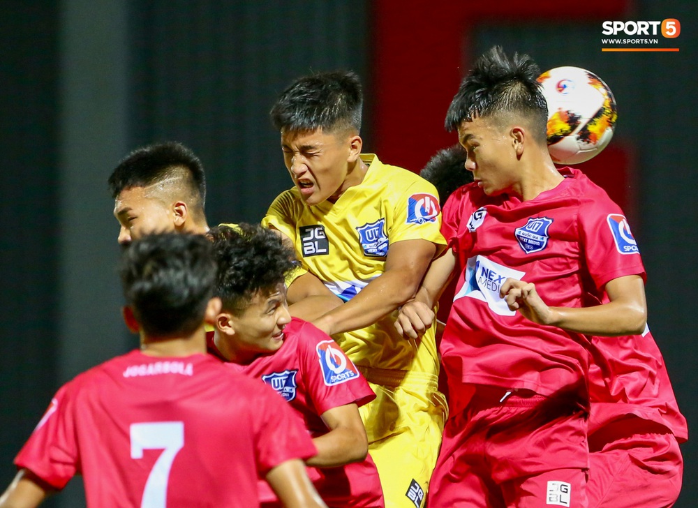 Đàn em Xuân Trường lập siêu phẩm từ chấm đá phạt góc nhờ gió mùa Đông Bắc - Ảnh 7. Đàn em Xuân Trường lập siêu phẩm từ chấm đá phạt góc nhờ gió mùa Đông Bắc - Ảnh 7.