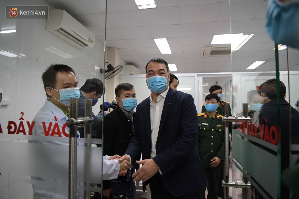 Ảnh, clip: Cận cảnh mũi tiêm vaccine Covid-19 đầu tiên trên người của Việt Nam - Ảnh 11.