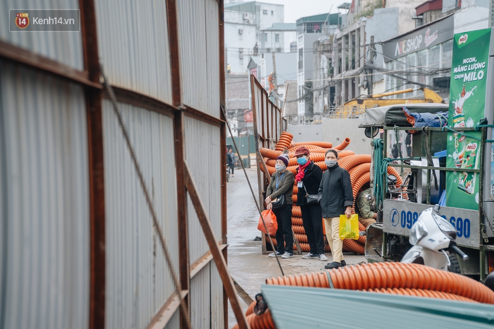 Cuộc sống người dân cạnh đại công trường đường vành đai nghìn tỷ: Ùn tắc, khói bụi, thậm chí ngã nhào - Ảnh 13.