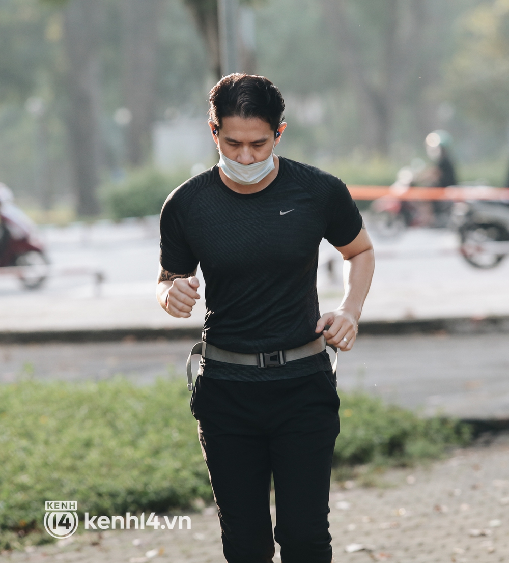 Người Sài Gòn rủ nhau đến công viên chạy bộ, đạp xe ngoài đường trong ngày đầu được phép tập thể dục - Ảnh 9.