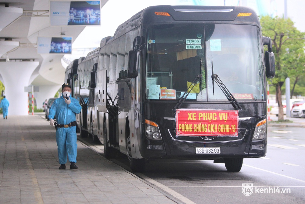 Anh trai ra sân bay, nghẹn ngào nhận tro cốt em gái mất vì Covid-19: Ở nhà gia đình đã lập sẵn bàn thờ, chỉ chờ ngày đón em về - Ảnh 20.