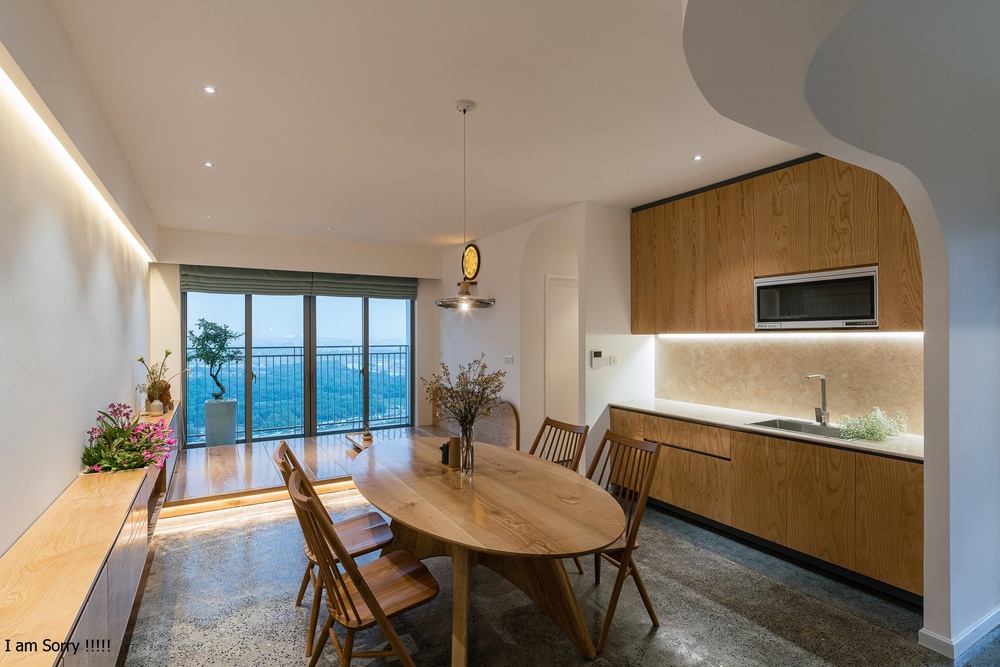 Chuẩn thiết kế căn hộ dành cho tín đồ mê tối giản, gam màu trắng và tím nhạt khiến cả căn phòng luôn ở mood nhẹ nhàng, trang nhã - Ảnh 2.