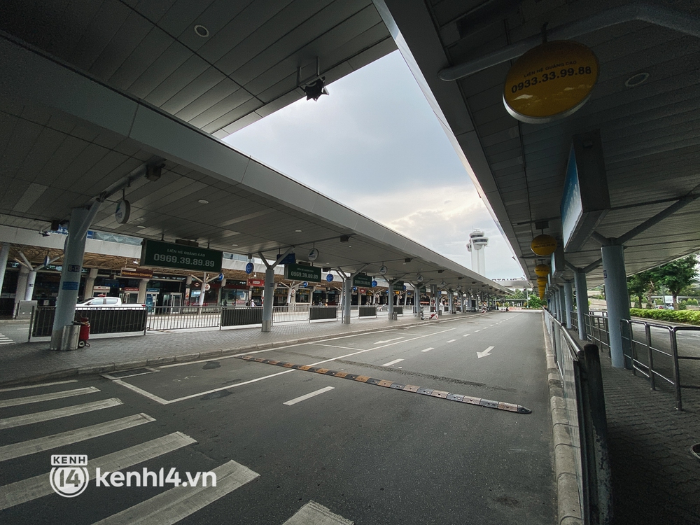 Những hình ảnh hiện tại ở sân bay Tân Sơn Nhất sau gần 2 tuần mở cửa đón khách thương mại - Ảnh 2.