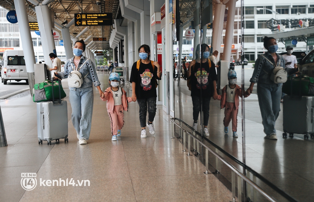 Những hình ảnh hiện tại ở sân bay Tân Sơn Nhất sau gần 2 tuần mở cửa đón khách thương mại - Ảnh 8.