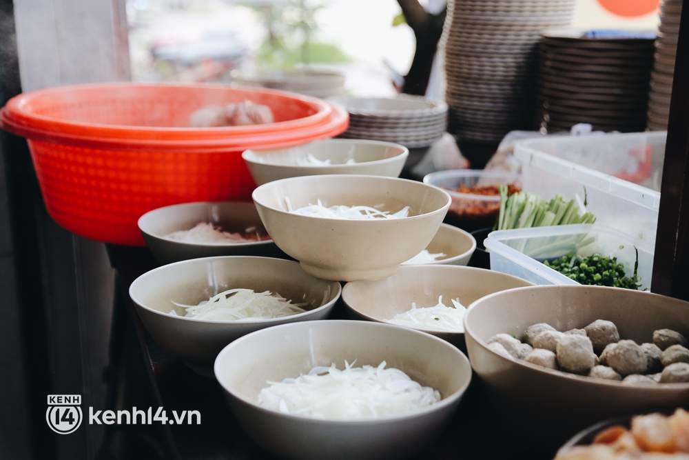 Lâu lắm rồi người Sài Gòn mới được ngồi thưởng thức cafe tại quán! - Ảnh 4. Lâu lắm rồi người Sài Gòn mới được ngồi thưởng thức cafe tại quán! - Ảnh 4.