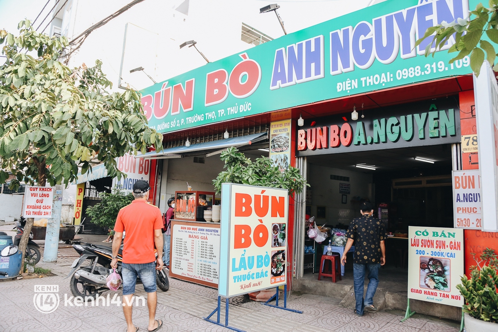 Lâu lắm rồi người Sài Gòn mới được ngồi thưởng thức cafe tại quán! - Ảnh 2. Lâu lắm rồi người Sài Gòn mới được ngồi thưởng thức cafe tại quán! - Ảnh 2.