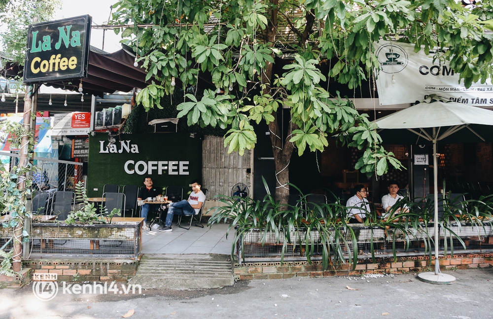 Lâu lắm rồi người Sài Gòn mới được ngồi thưởng thức cafe tại quán! - Ảnh 13. Lâu lắm rồi người Sài Gòn mới được ngồi thưởng thức cafe tại quán! - Ảnh 13.
