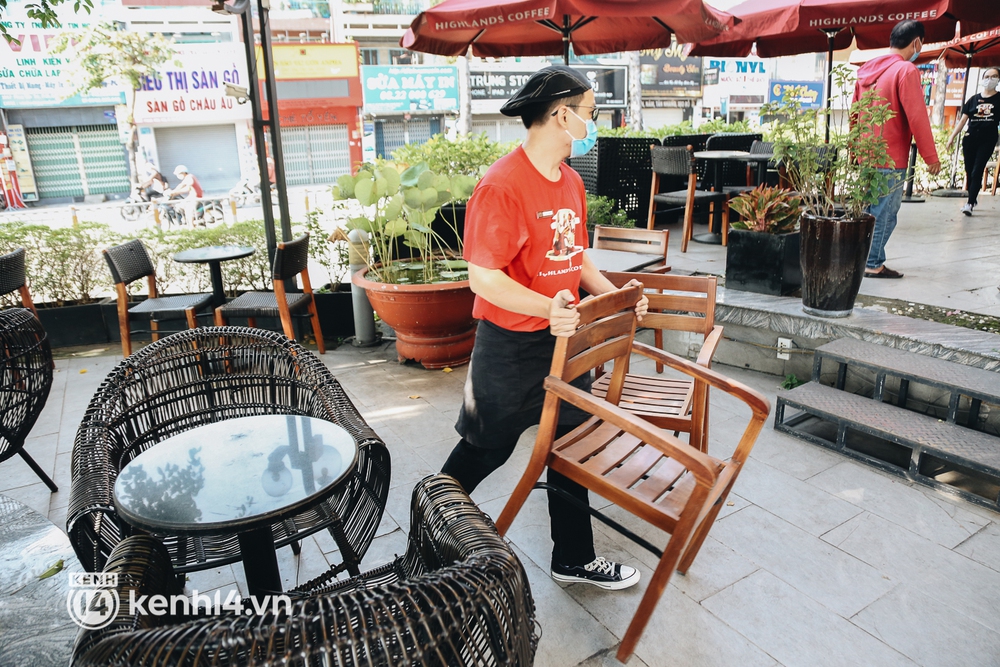 Lâu lắm rồi người Sài Gòn mới được ngồi thưởng thức cafe tại quán! - Ảnh 16. Lâu lắm rồi người Sài Gòn mới được ngồi thưởng thức cafe tại quán! - Ảnh 16.