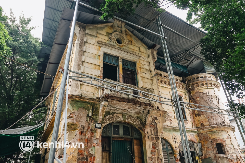 Ảnh: Biệt thự Pháp cổ rộng 1.000m2 bỏ hoang trên khu đất kim cương của Hà Nội giờ ra sao? - Ảnh 6. Ảnh: Biệt thự Pháp cổ rộng 1.000m2 bỏ hoang trên khu đất kim cương của Hà Nội giờ ra sao? - Ảnh 6.