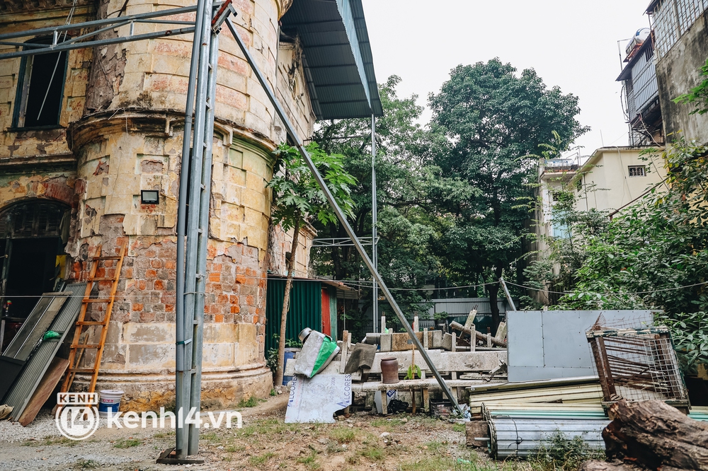 Ảnh: Biệt thự Pháp cổ rộng 1.000m2 bỏ hoang trên khu đất kim cương của Hà Nội giờ ra sao? - Ảnh 12. Ảnh: Biệt thự Pháp cổ rộng 1.000m2 bỏ hoang trên khu đất kim cương của Hà Nội giờ ra sao? - Ảnh 12.