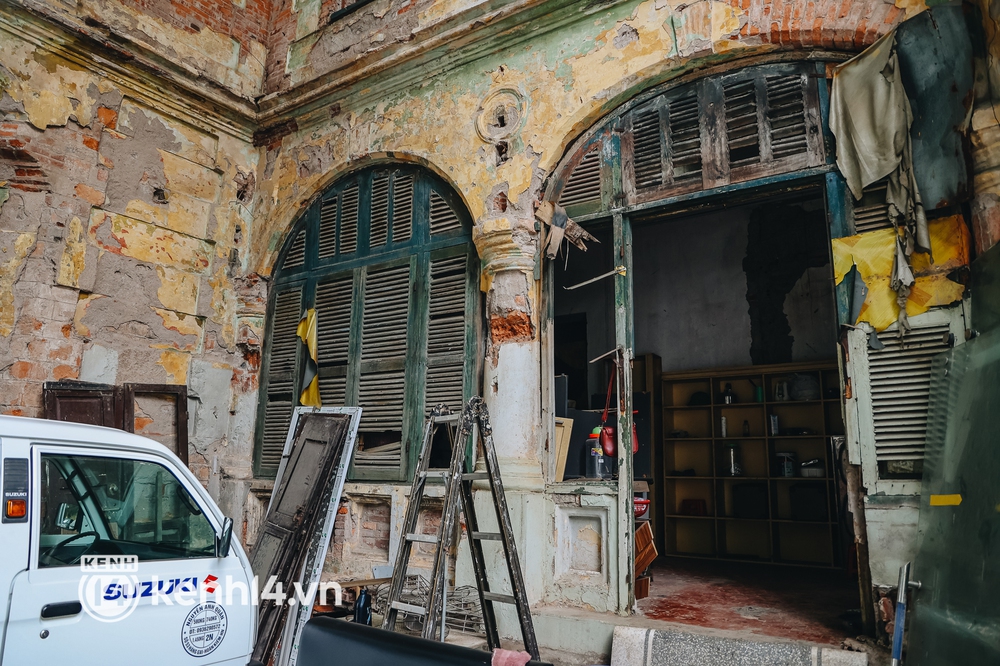 Ảnh: Biệt thự Pháp cổ rộng 1.000m2 bỏ hoang trên khu đất kim cương của Hà Nội giờ ra sao? - Ảnh 9. Ảnh: Biệt thự Pháp cổ rộng 1.000m2 bỏ hoang trên khu đất kim cương của Hà Nội giờ ra sao? - Ảnh 9.