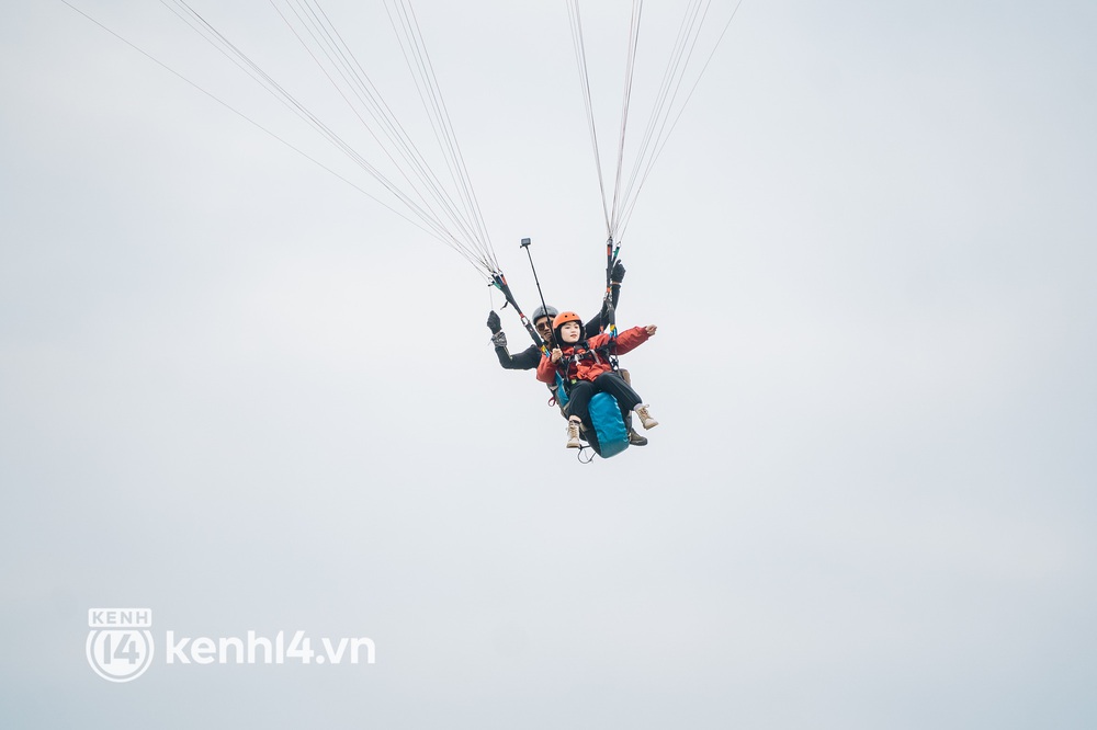 Clip, ảnh: Hạ cánh nơi anh phiên bản đời thực hấp dẫn thế nào mà người Hà Nội ùn ùn kéo nhau trải nghiệm? - Ảnh 22. Clip, ảnh: Hạ cánh nơi anh phiên bản đời thực hấp dẫn thế nào mà người Hà Nội ùn ùn kéo nhau trải nghiệm? - Ảnh 22.