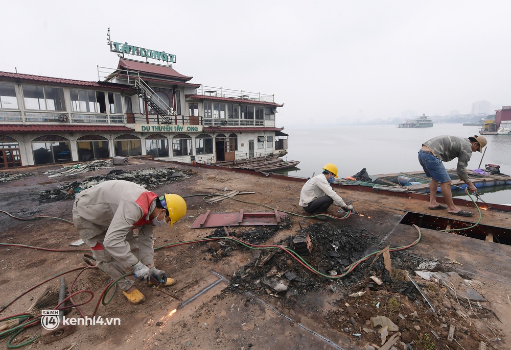 Hà Nội: Tháo dỡ nghĩa địa du thuyền - điểm ăn chơi nức tiếng một thời ở Hồ Tây - Ảnh 7.