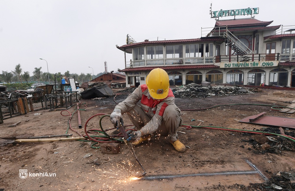 Hà Nội: Tháo dỡ nghĩa địa du thuyền - điểm ăn chơi nức tiếng một thời ở Hồ Tây - Ảnh 8.
