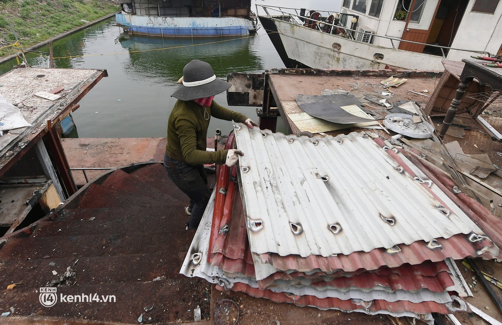 Hà Nội: Tháo dỡ nghĩa địa du thuyền - điểm ăn chơi nức tiếng một thời ở Hồ Tây - Ảnh 6.