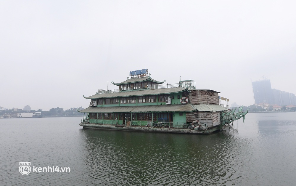 Hà Nội: Tháo dỡ nghĩa địa du thuyền - điểm ăn chơi nức tiếng một thời ở Hồ Tây - Ảnh 13.