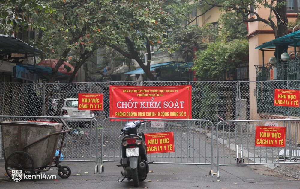 Hà Nội: Phong toả, lấy mẫu xét nghiệm khu dân cư vừa phát hiện chùm hơn 20 ca Covid-19 - Ảnh 7.