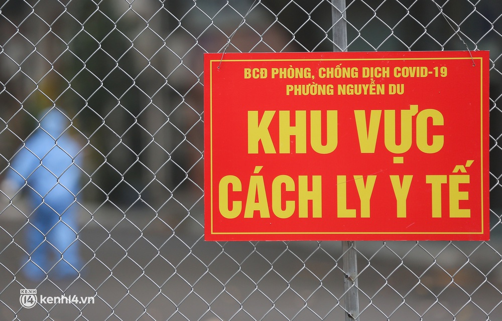 Hà Nội: Phong toả, lấy mẫu xét nghiệm khu dân cư vừa phát hiện chùm hơn 20 ca Covid-19 - Ảnh 9.