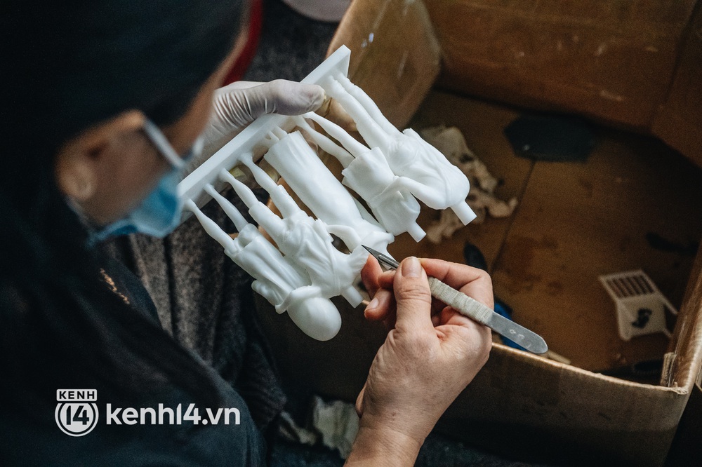 Những bức tượng giống người thật 80% ở Hà Nội có giá tiền triệu vẫn hút khách, độ bền 20 năm - Ảnh 4. Những bức tượng giống người thật 80% ở Hà Nội có giá tiền triệu vẫn hút khách, độ bền 20 năm - Ảnh 4.