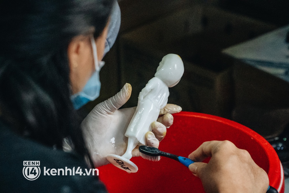 Những bức tượng giống người thật 80% ở Hà Nội có giá tiền triệu vẫn hút khách, độ bền 20 năm - Ảnh 6. Những bức tượng giống người thật 80% ở Hà Nội có giá tiền triệu vẫn hút khách, độ bền 20 năm - Ảnh 6.