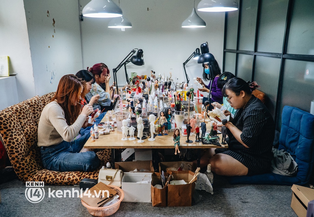 Những bức tượng giống người thật 80% ở Hà Nội có giá tiền triệu vẫn hút khách, độ bền 20 năm - Ảnh 1. Những bức tượng giống người thật 80% ở Hà Nội có giá tiền triệu vẫn hút khách, độ bền 20 năm - Ảnh 1.