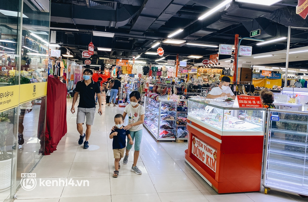 Khu thương mại dưới lòng đất đầu tiên ở Sài Gòn hiện tại như thế nào sau giãn cách? - Ảnh 3.