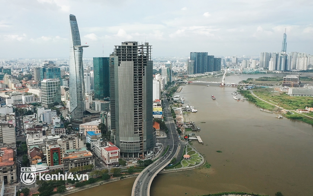 Tòa cao ốc bị bỏ hoang gần một thập kỷ ở Sài Gòn đang được thi công trở lại, liệu có hồi sinh? - Ảnh 1. Tòa cao ốc bị bỏ hoang gần một thập kỷ ở Sài Gòn đang được thi công trở lại, liệu có hồi sinh? - Ảnh 1.