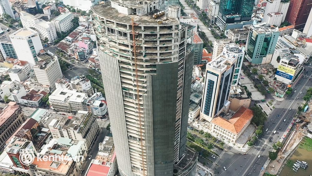 Tòa cao ốc bị bỏ hoang gần một thập kỷ ở Sài Gòn đang được thi công trở lại, liệu có hồi sinh? - Ảnh 2. Tòa cao ốc bị bỏ hoang gần một thập kỷ ở Sài Gòn đang được thi công trở lại, liệu có hồi sinh? - Ảnh 2.