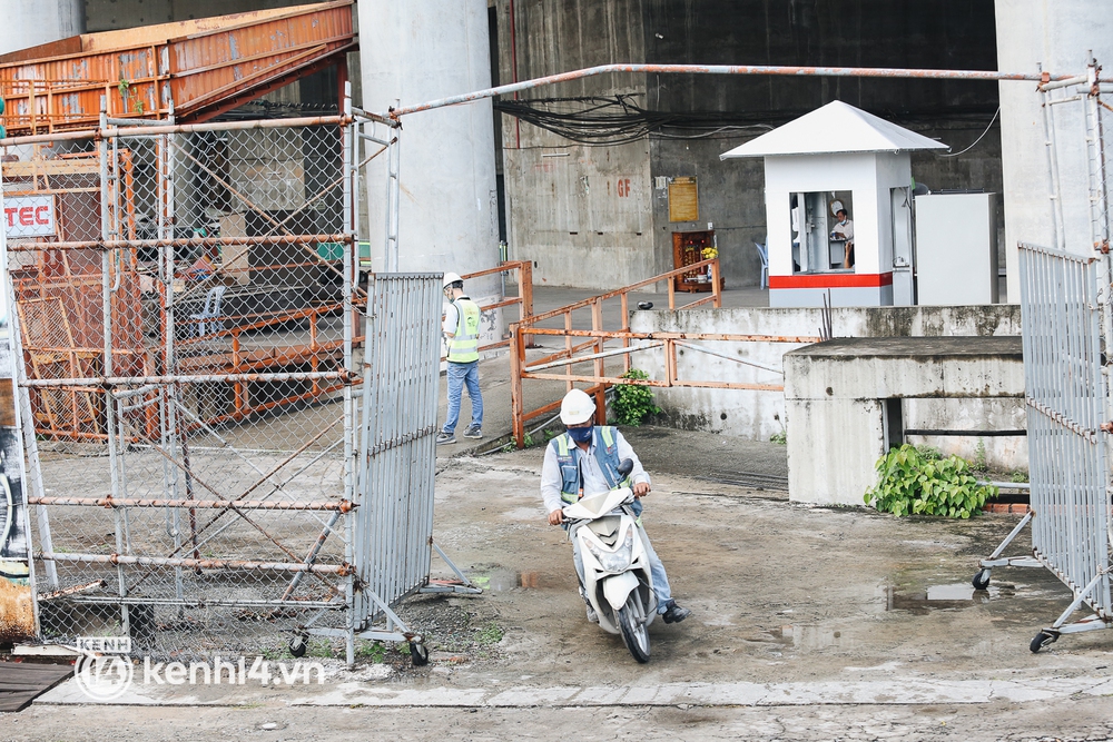 Tòa cao ốc bị bỏ hoang gần một thập kỷ ở Sài Gòn đang được thi công trở lại, liệu có hồi sinh? - Ảnh 7. Tòa cao ốc bị bỏ hoang gần một thập kỷ ở Sài Gòn đang được thi công trở lại, liệu có hồi sinh? - Ảnh 7.