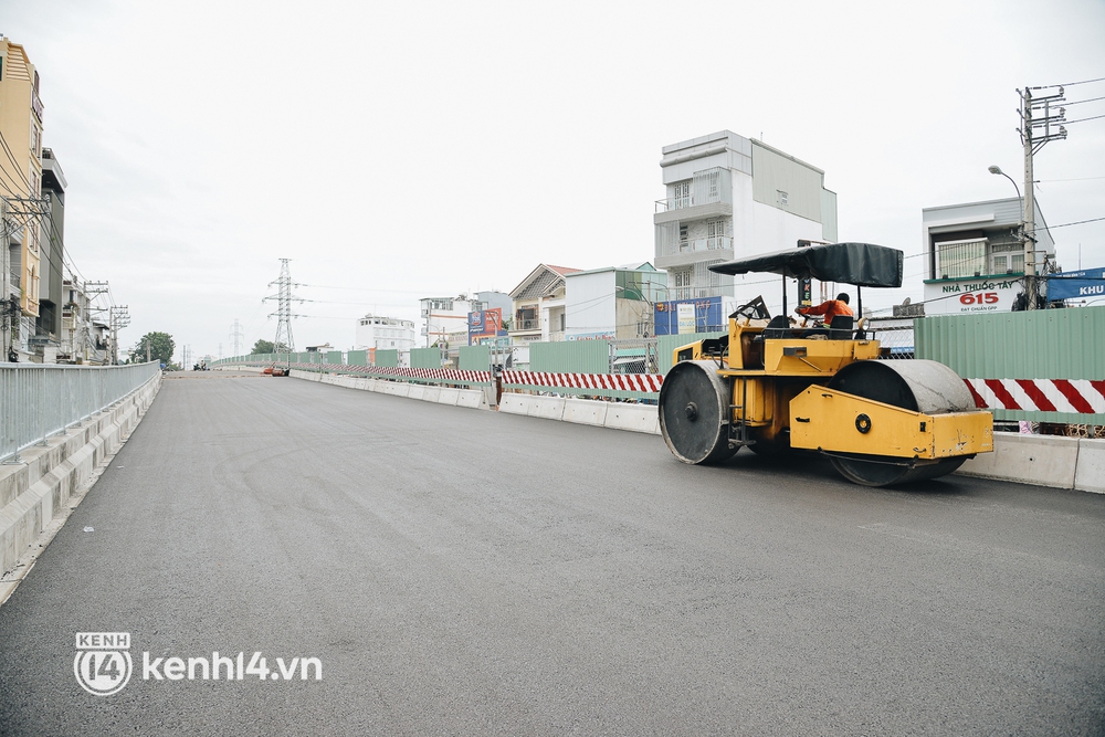 Cận cảnh cầu hơn 500 tỉ đồng ở Sài Gòn sắp thông xe nhánh đầu tiên sau 4 năm thi công - Ảnh 4. Cận cảnh cầu hơn 500 tỉ đồng ở Sài Gòn sắp thông xe nhánh đầu tiên sau 4 năm thi công - Ảnh 4.