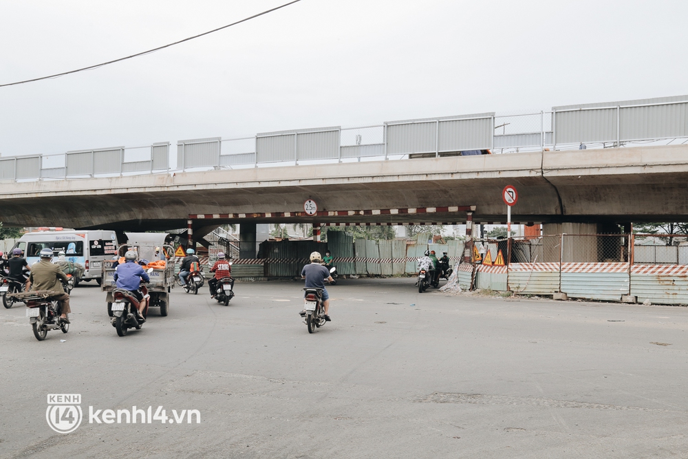 Cận cảnh cầu hơn 500 tỉ đồng ở Sài Gòn sắp thông xe nhánh đầu tiên sau 4 năm thi công - Ảnh 2. Cận cảnh cầu hơn 500 tỉ đồng ở Sài Gòn sắp thông xe nhánh đầu tiên sau 4 năm thi công - Ảnh 2.