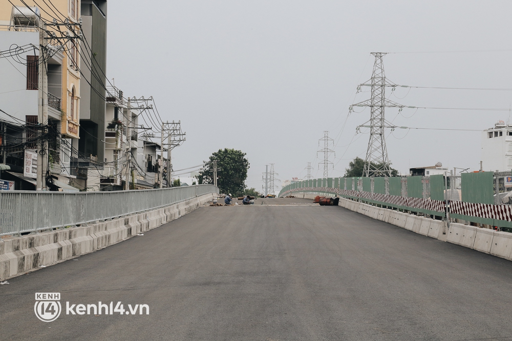 Cận cảnh cầu hơn 500 tỉ đồng ở Sài Gòn sắp thông xe nhánh đầu tiên sau 4 năm thi công - Ảnh 6. Cận cảnh cầu hơn 500 tỉ đồng ở Sài Gòn sắp thông xe nhánh đầu tiên sau 4 năm thi công - Ảnh 6.
