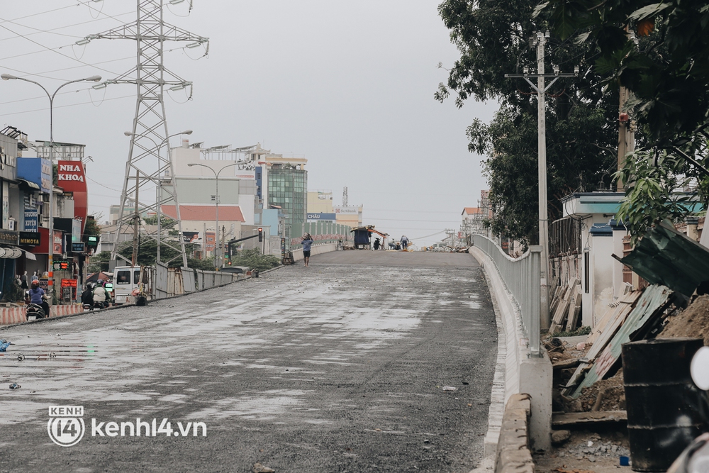 Cận cảnh cầu hơn 500 tỉ đồng ở Sài Gòn sắp thông xe nhánh đầu tiên sau 4 năm thi công - Ảnh 9. Cận cảnh cầu hơn 500 tỉ đồng ở Sài Gòn sắp thông xe nhánh đầu tiên sau 4 năm thi công - Ảnh 9.