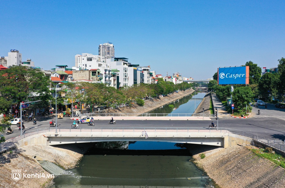 Ảnh: Cận cảnh cây cầu 38 tỷ đồng bắc qua sông Tô Lịch vừa hoàn thành, nối 2 quận ở Hà Nội - Ảnh 3.