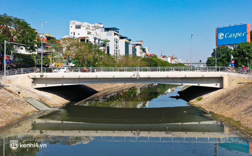 Ảnh: Cận cảnh cây cầu 38 tỷ đồng bắc qua sông Tô Lịch vừa hoàn thành, nối 2 quận ở Hà Nội - Ảnh 6.
