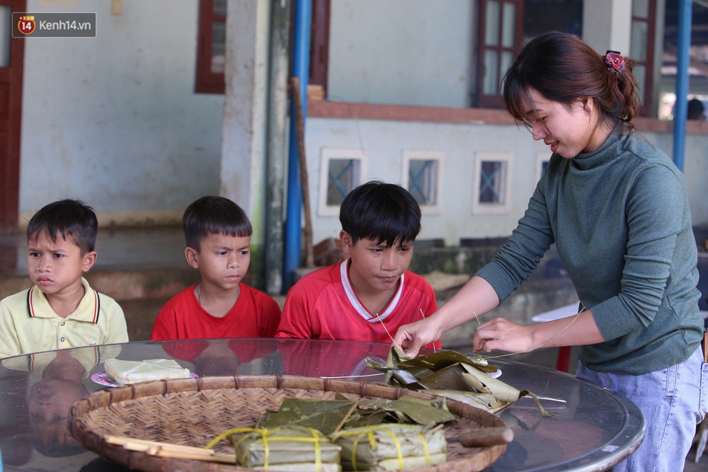 Ảnh: Thầy trò vùng sạt lở Trà Leng háo hức đỏ lửa gói bánh chưng ăn Tết - Ảnh 19.