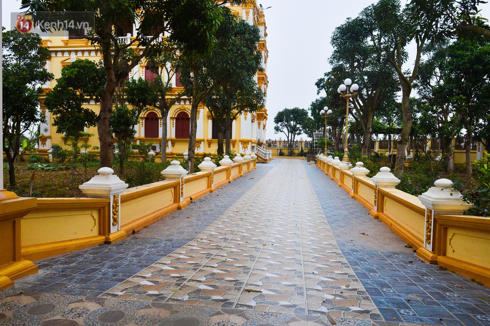 Chuyện về toà lâu đài vàng nguy nga của đại gia Hưng Yên bên bờ sông Hồng: Xây 3 năm chỉ tốn hơn 10 tỷ, giờ cao điểm 70 nhân công cùng làm - Ảnh 6.