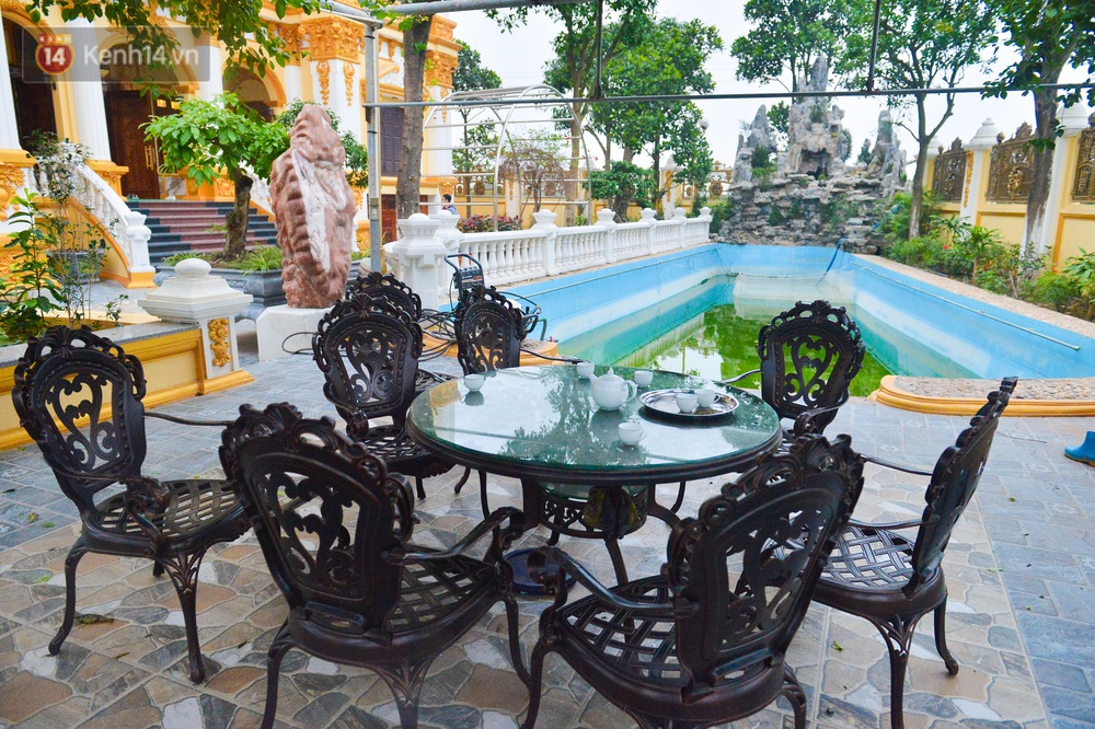 Chuyện về toà lâu đài vàng nguy nga của đại gia Hưng Yên bên bờ sông Hồng: Xây 3 năm chỉ tốn hơn 10 tỷ, giờ cao điểm 70 nhân công cùng làm - Ảnh 7.