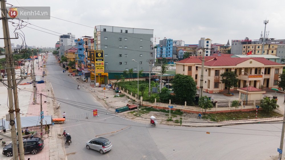 Ảnh: Bắc Giang lập chốt phong toả huyện Việt Yên sau khi phát hiện ổ dịch Công ty Hosiden, hàng chục nghìn người bị cách ly - Ảnh 1. Ảnh: Bắc Giang lập chốt phong toả huyện Việt Yên sau khi phát hiện ổ dịch Công ty Hosiden, hàng chục nghìn người bị cách ly - Ảnh 1.