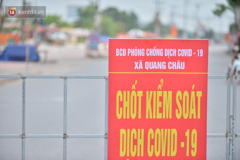 Ảnh: Bắc Giang lập chốt phong toả huyện Việt Yên sau khi phát hiện ổ dịch Công ty Hosiden, hàng chục nghìn người bị cách ly - Ảnh 3. Ảnh: Bắc Giang lập chốt phong toả huyện Việt Yên sau khi phát hiện ổ dịch Công ty Hosiden, hàng chục nghìn người bị cách ly - Ảnh 3.