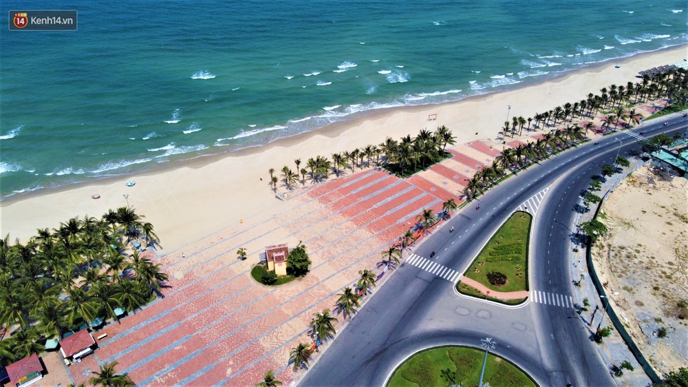 Ảnh: Những con phố lặng thinh ở Đà Nẵng trong những ngày dịch Covid-19 hoành hành - Ảnh 2. Ảnh: Những con phố lặng thinh ở Đà Nẵng trong những ngày dịch Covid-19 hoành hành - Ảnh 2.