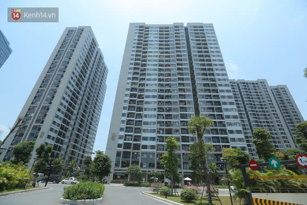 Ảnh: Shipper chuyển đồ tiếp tế và không nhận tiền mặt tại khu phong toả chung cư Vinhomes Ocean Park - Ảnh 12. Ảnh: Shipper chuyển đồ tiếp tế và không nhận tiền mặt tại khu phong toả chung cư Vinhomes Ocean Park - Ảnh 12.