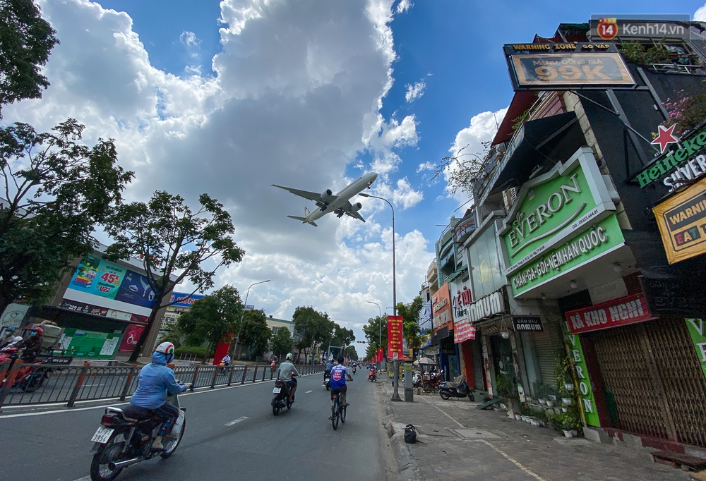 Bên trong quận Gò Vấp ngày đầu thực hiện cách ly xã hội theo Chỉ thị 16: Người dân bình tĩnh vượt đại dịch - Ảnh 11.