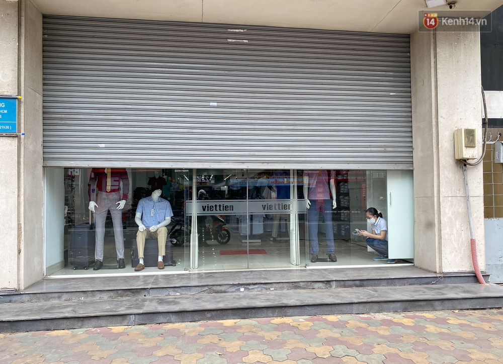 Bên trong quận Gò Vấp ngày đầu thực hiện cách ly xã hội theo Chỉ thị 16: Người dân bình tĩnh vượt đại dịch - Ảnh 10.