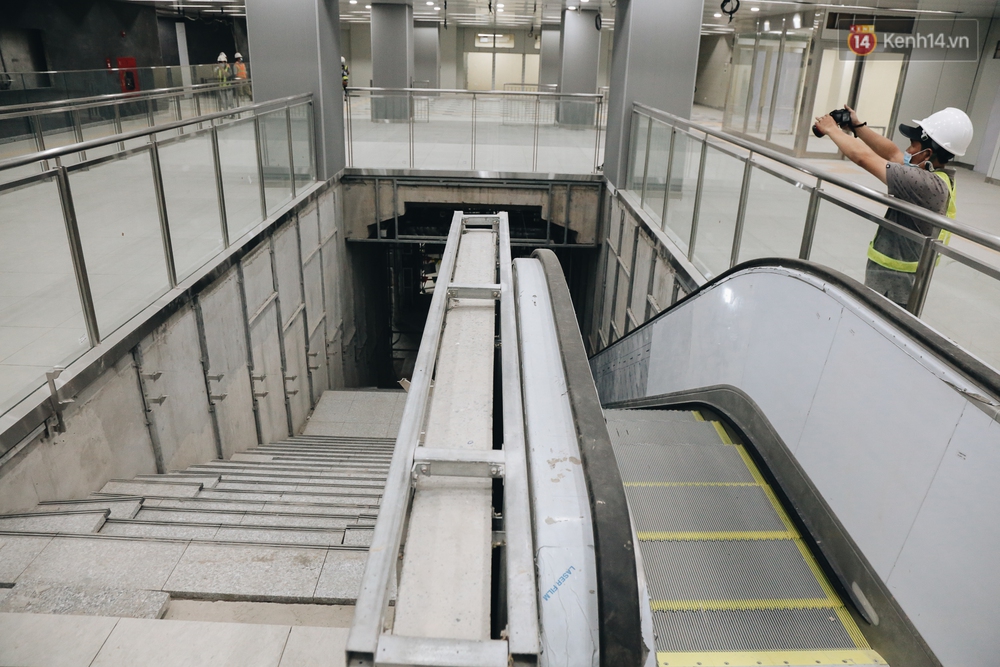 Cận cảnh nhà ga ngầm thứ 2 của Metro: Kiến trúc hiện đại, lượn sóng nhè nhẹ như sông Sài Gòn - Ảnh 8.